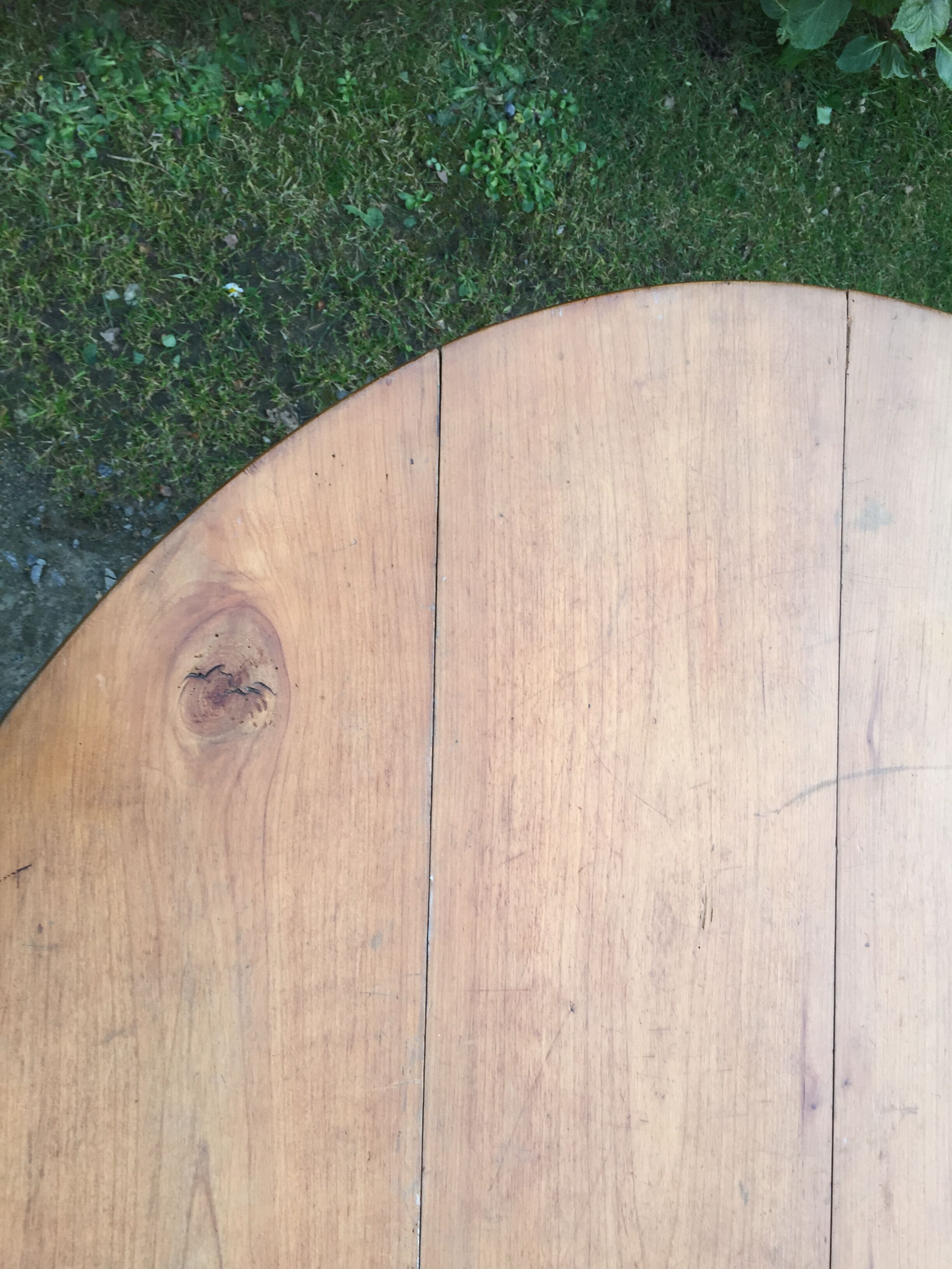 Old oval table Louis Philippe with 6 feet