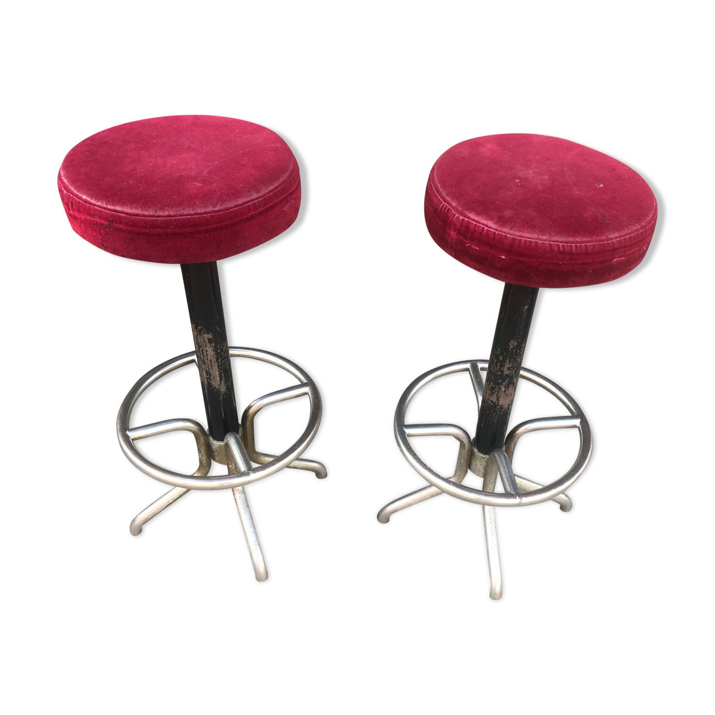 2 bar stools