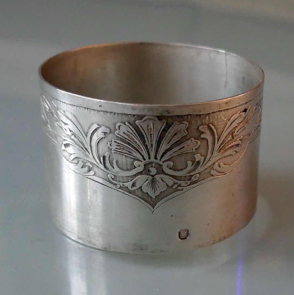 Massive silver towel round Minerva punch, Boulenger goldsmith