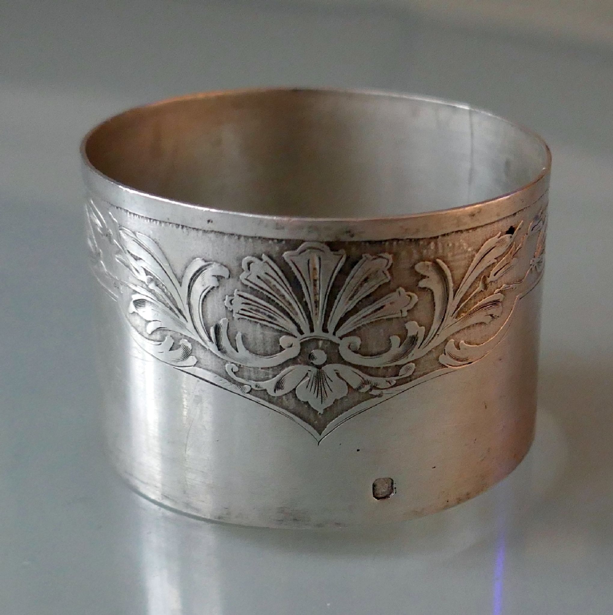 Massive silver towel round Minerva punch, Boulenger goldsmith