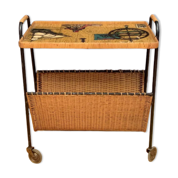 Table d’appoint mobile avec porte-journal Allemagne années 1960.