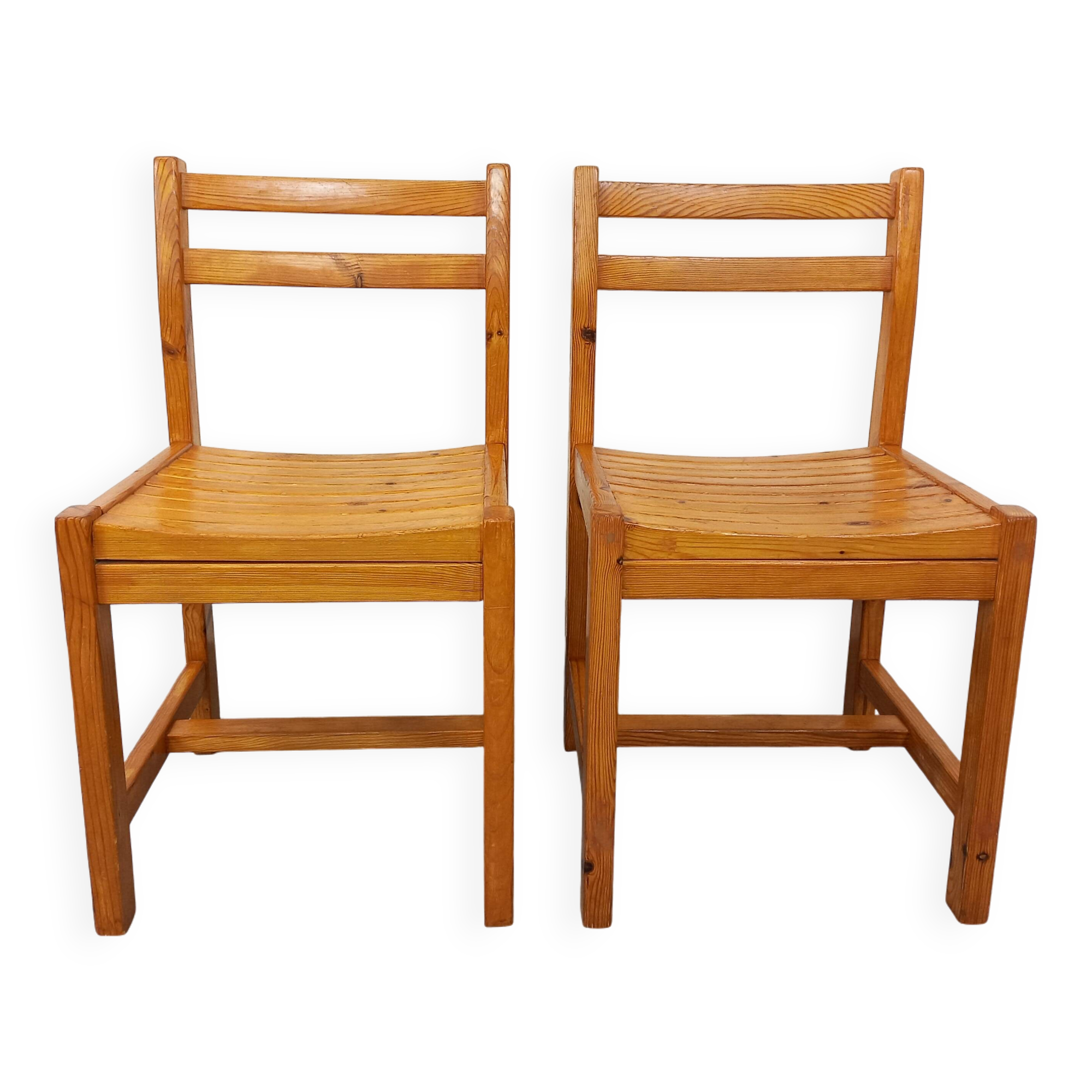 Pair of vintage pine chairs from the 70s