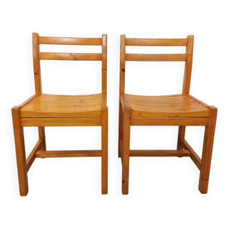 Pair of vintage pine chairs from the 70s