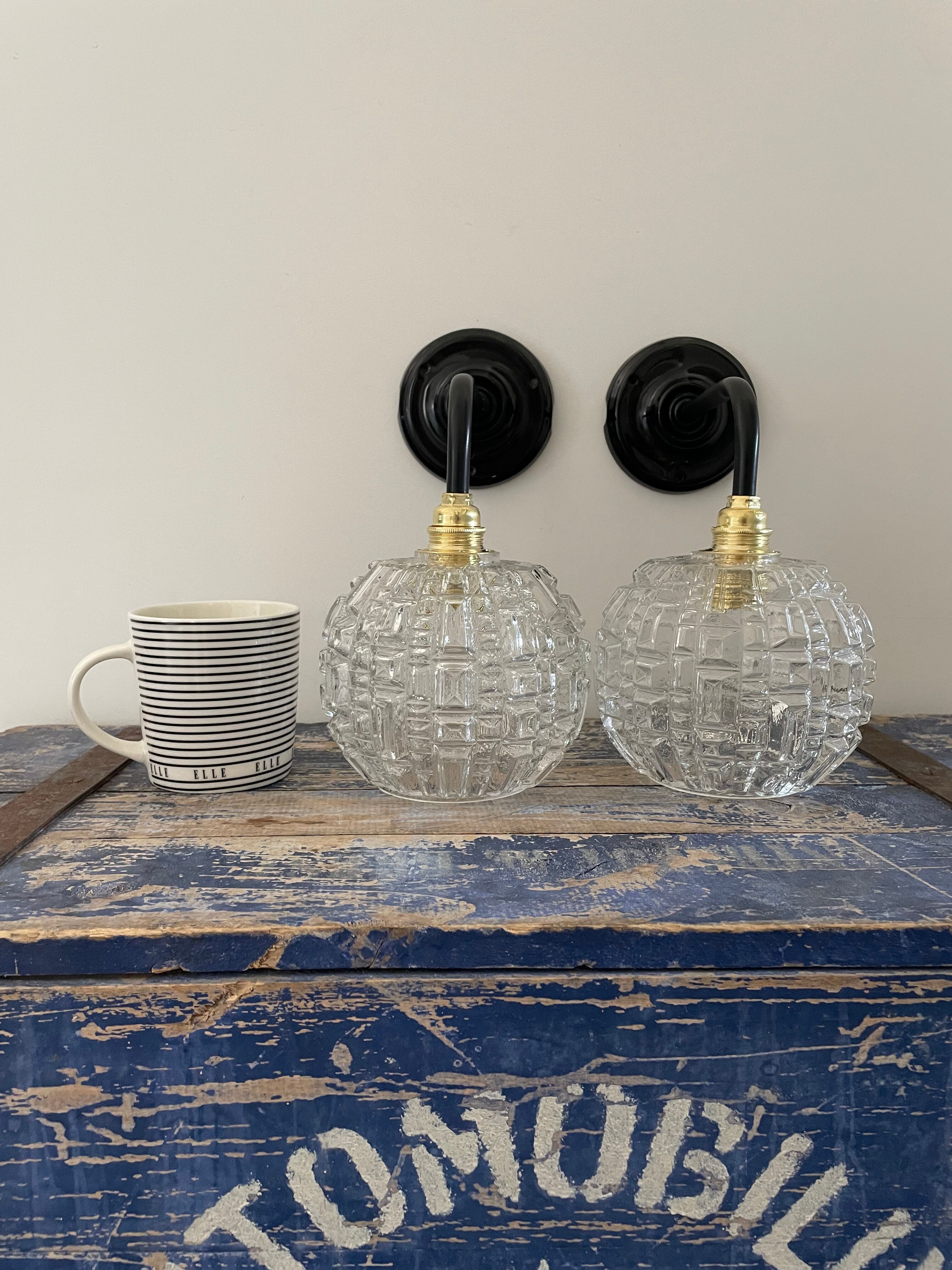 Paire d’appliques murales vintage en verre ciselé