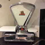 André vintage grocery scale