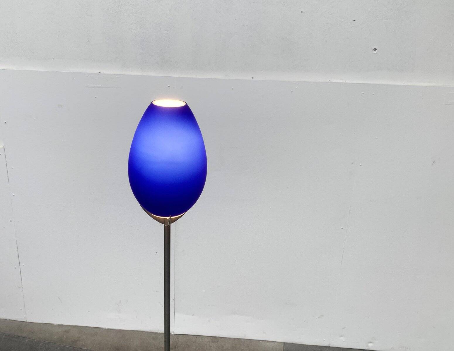 Vintage postmodern floor lamp in Italian glass by Lucente.