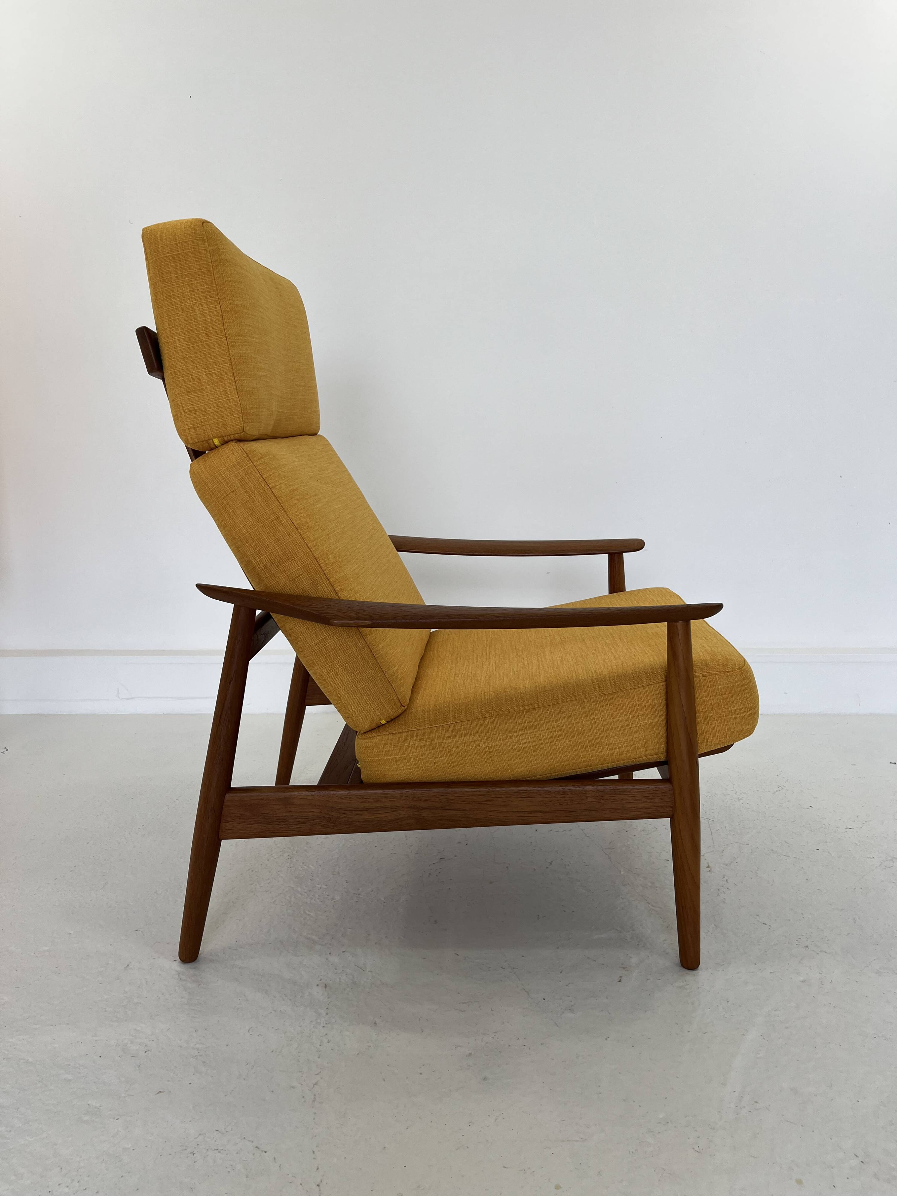 Fauteuil FD 164 en teck par Arne Vodder pour France & Son