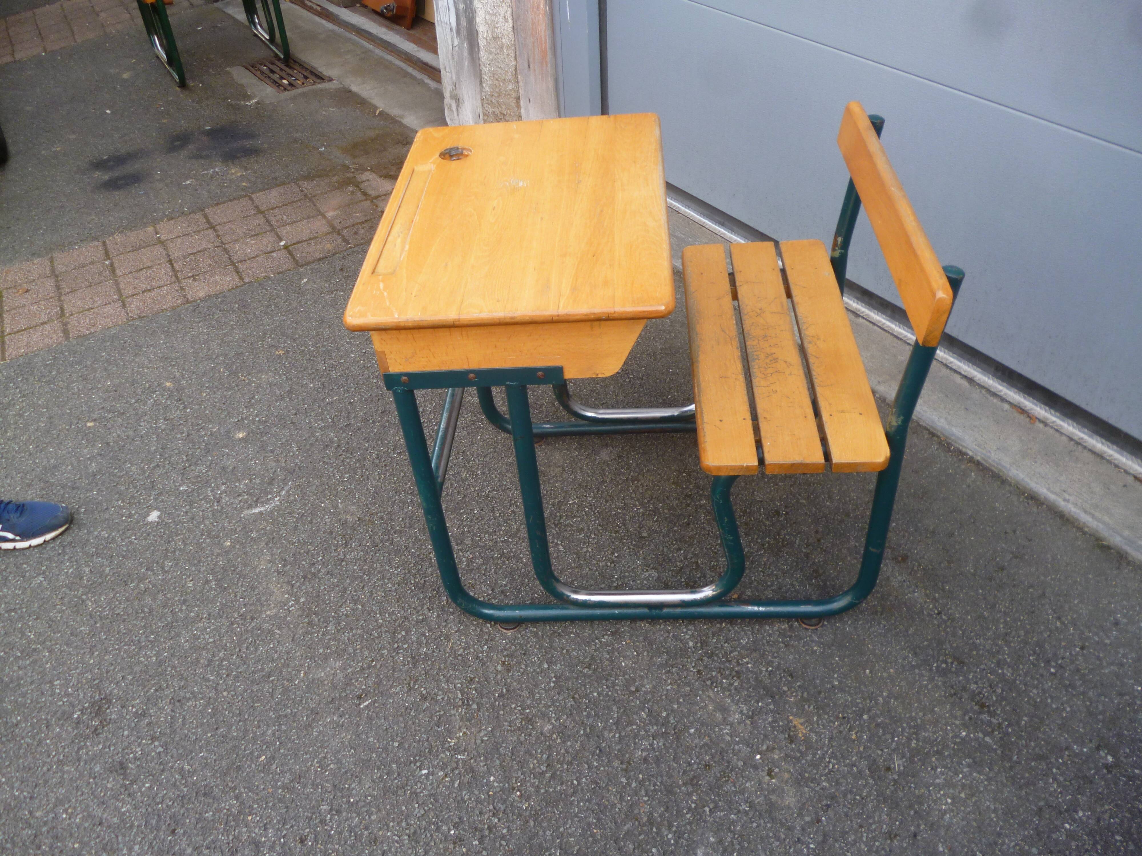 School table 1 place