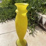 Vase pate de verre jaune