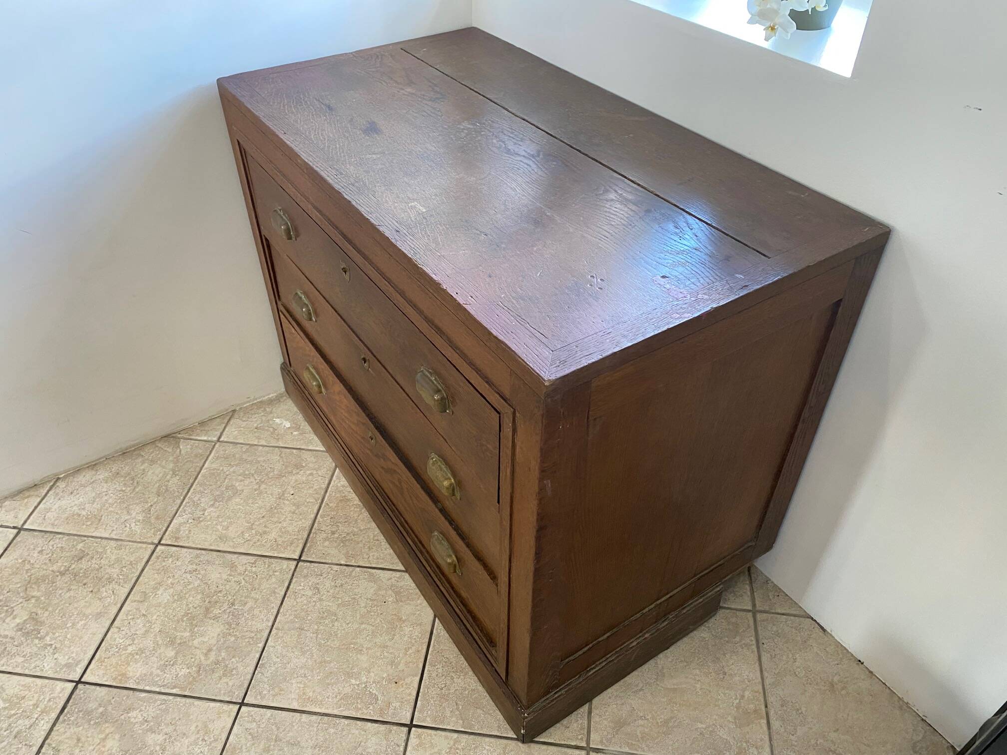 Old and authentic workshop counter with 3 large oak drawers.