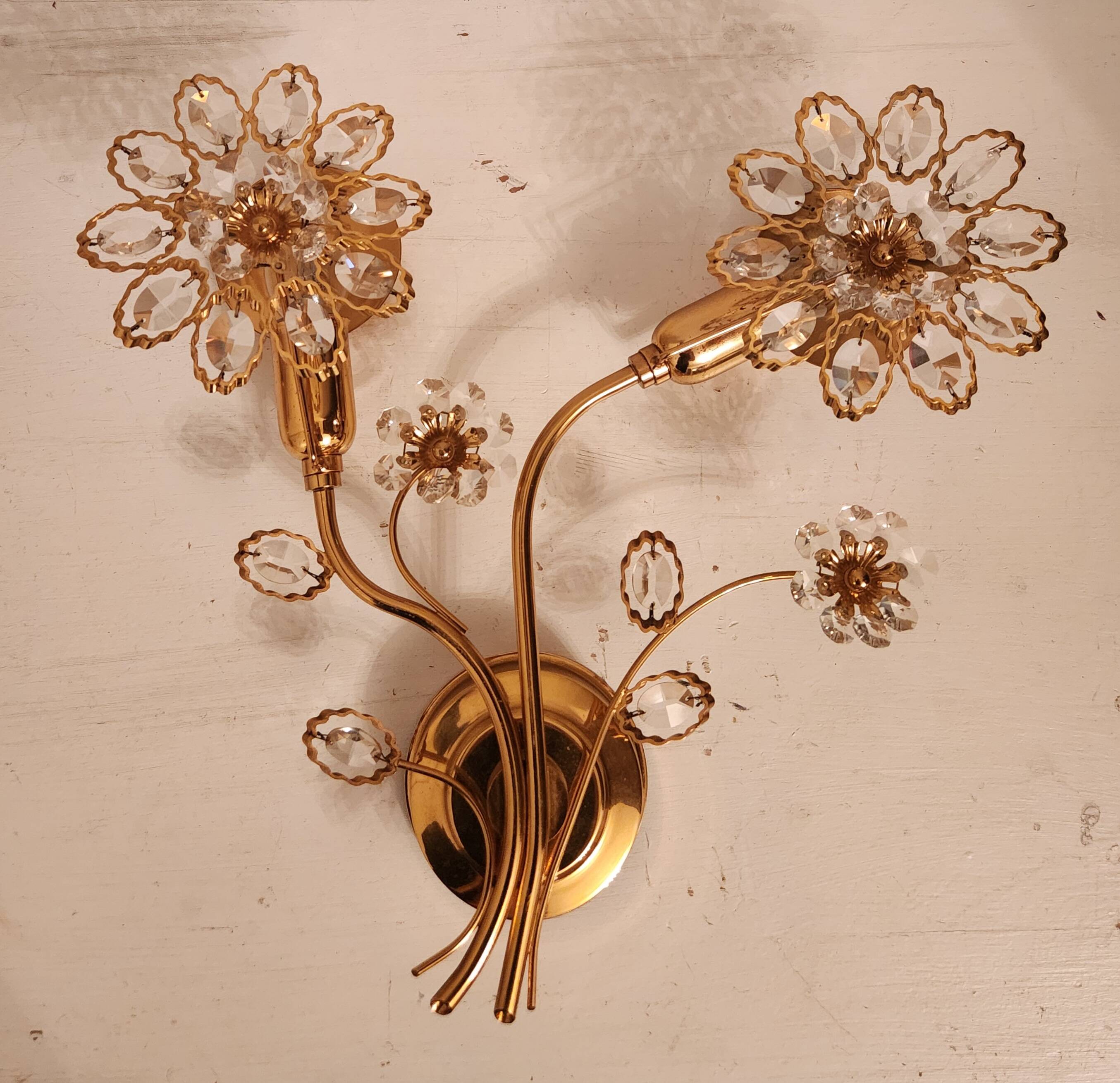 Set Hollywood Regency Wandlampe vergoldet Messing Swarovski-Kristalle Palwa