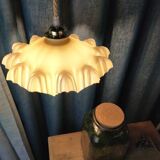 Suspension abat-jour en verre jaune drapé