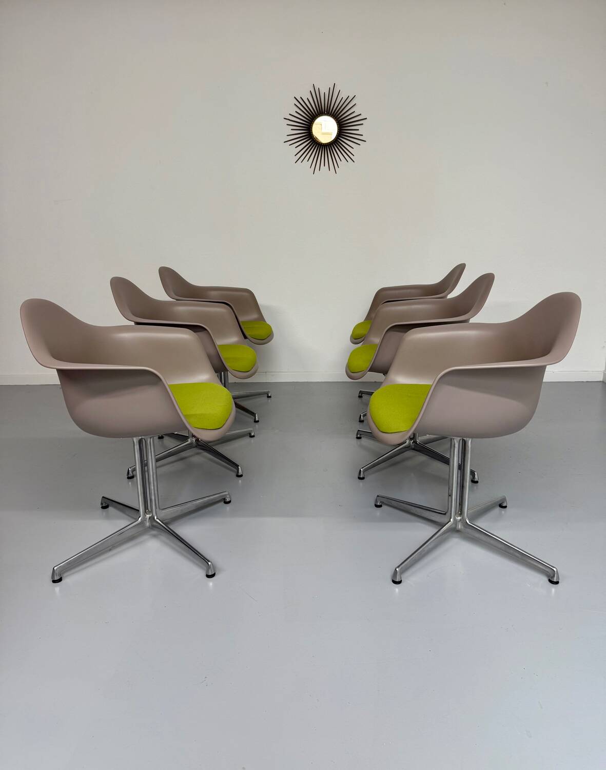 Lot of 6 plastic armchair chairs design Eames VITRA La fonda gray base