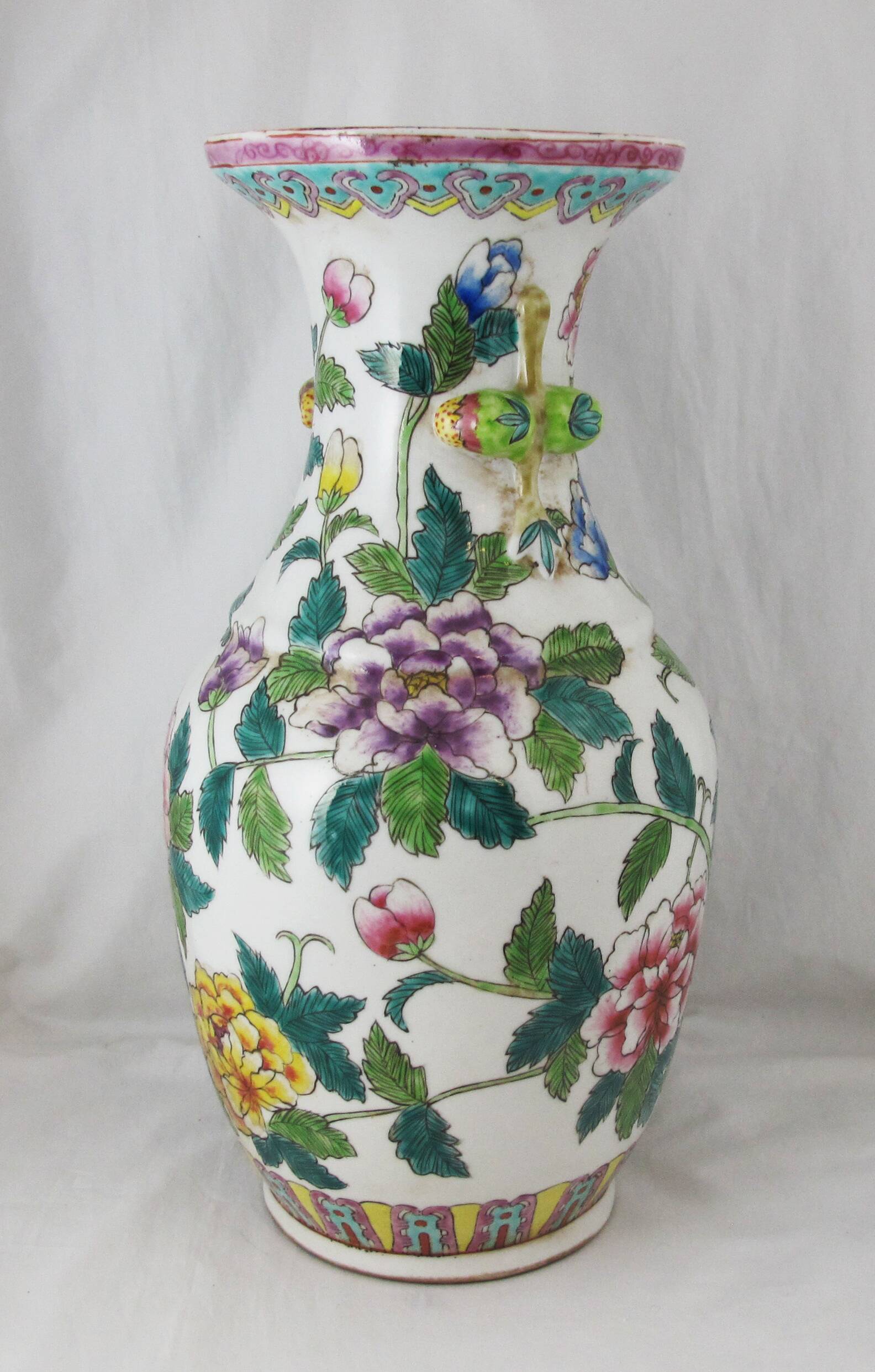 Chinese famille rose porcelain vase 20th century