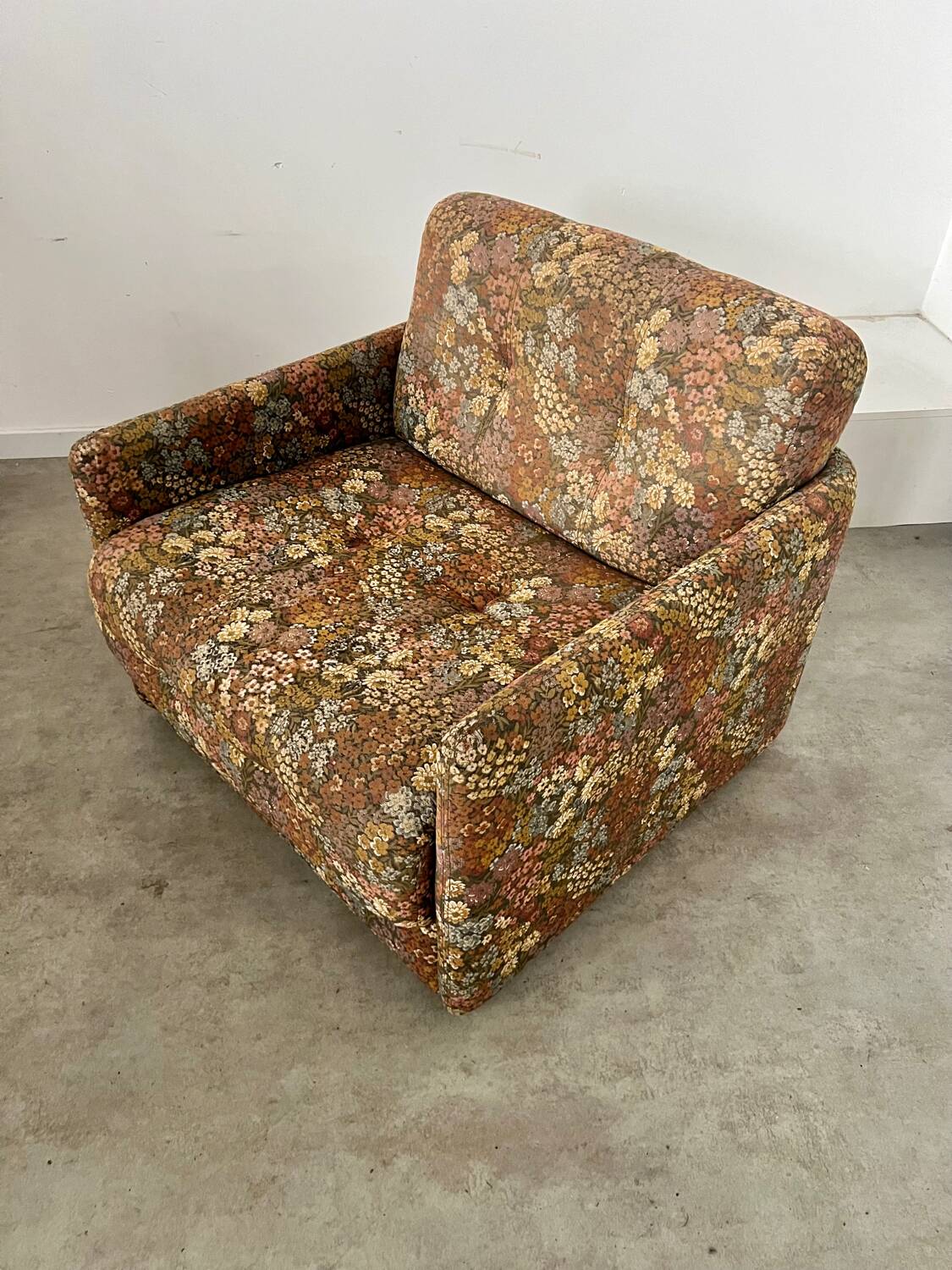 Old floral pattern armchair design Wittmann Austria Josef Hauffmann vintage