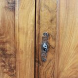 Walnut chest of drawers