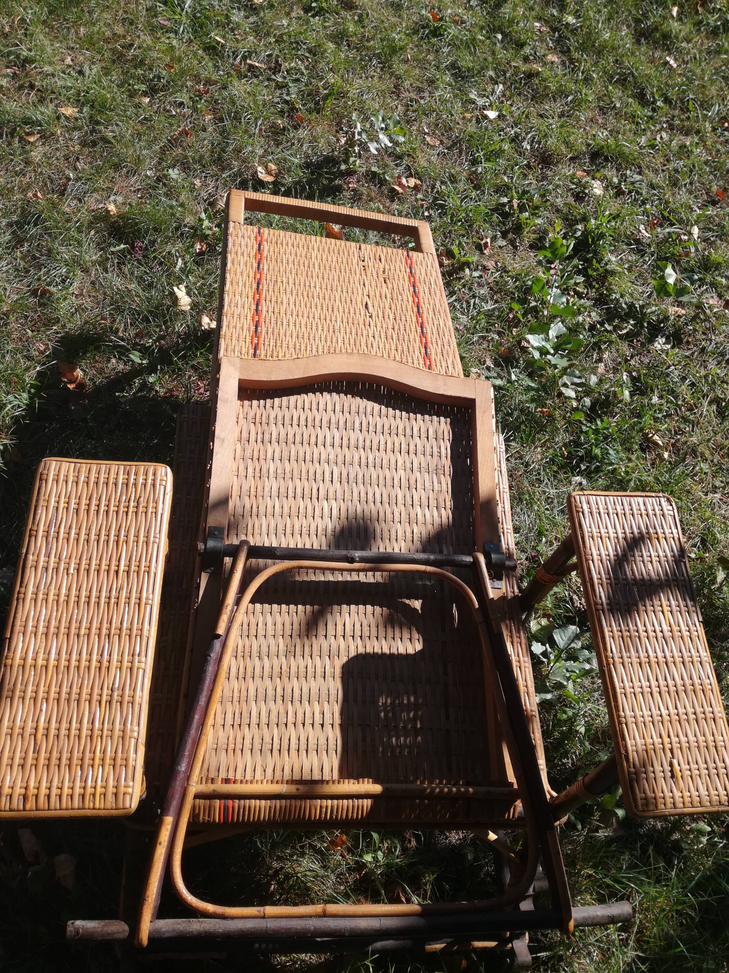 Vintage rattan lounger