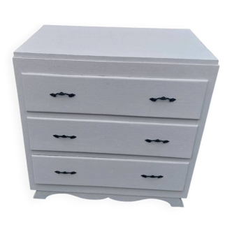 Wooden chest of drawers