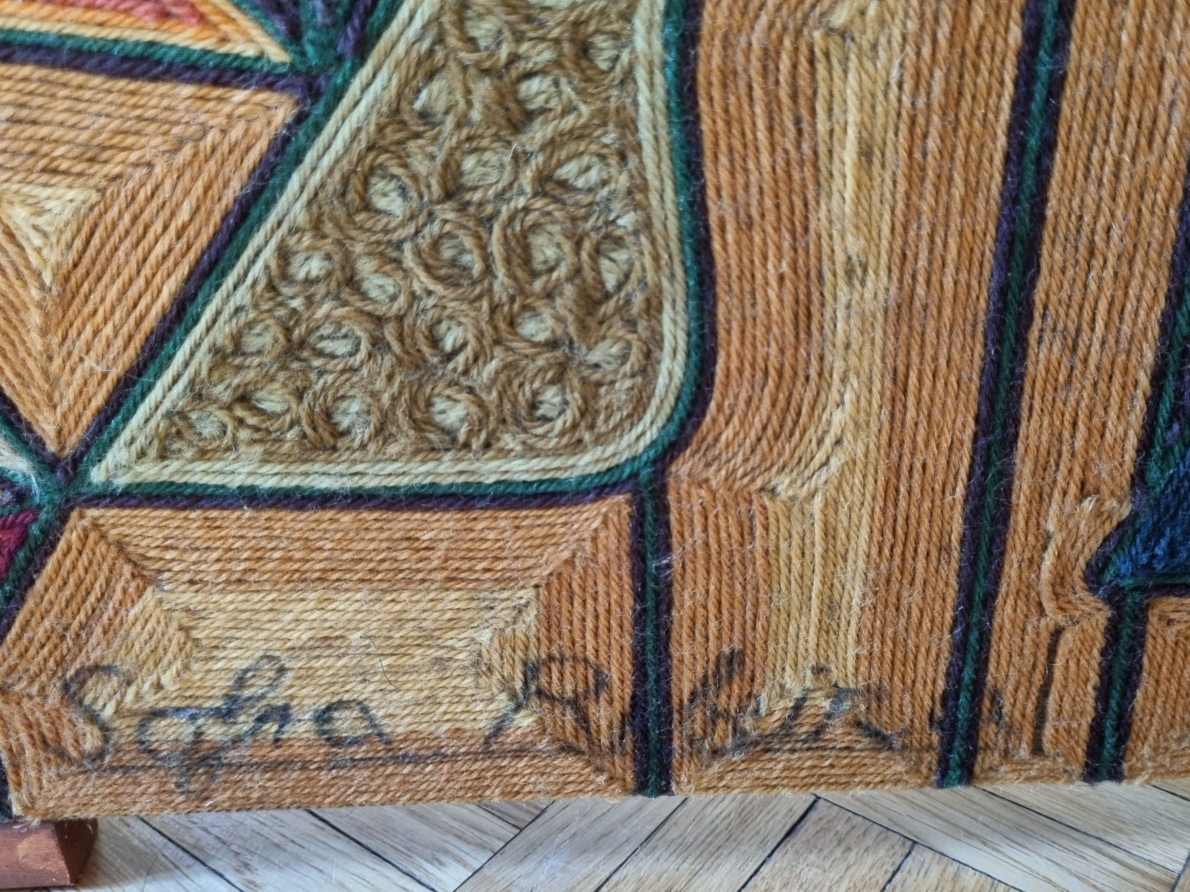 Paravent à décor de fils de laine, art "Huichol", signé, 123 cm