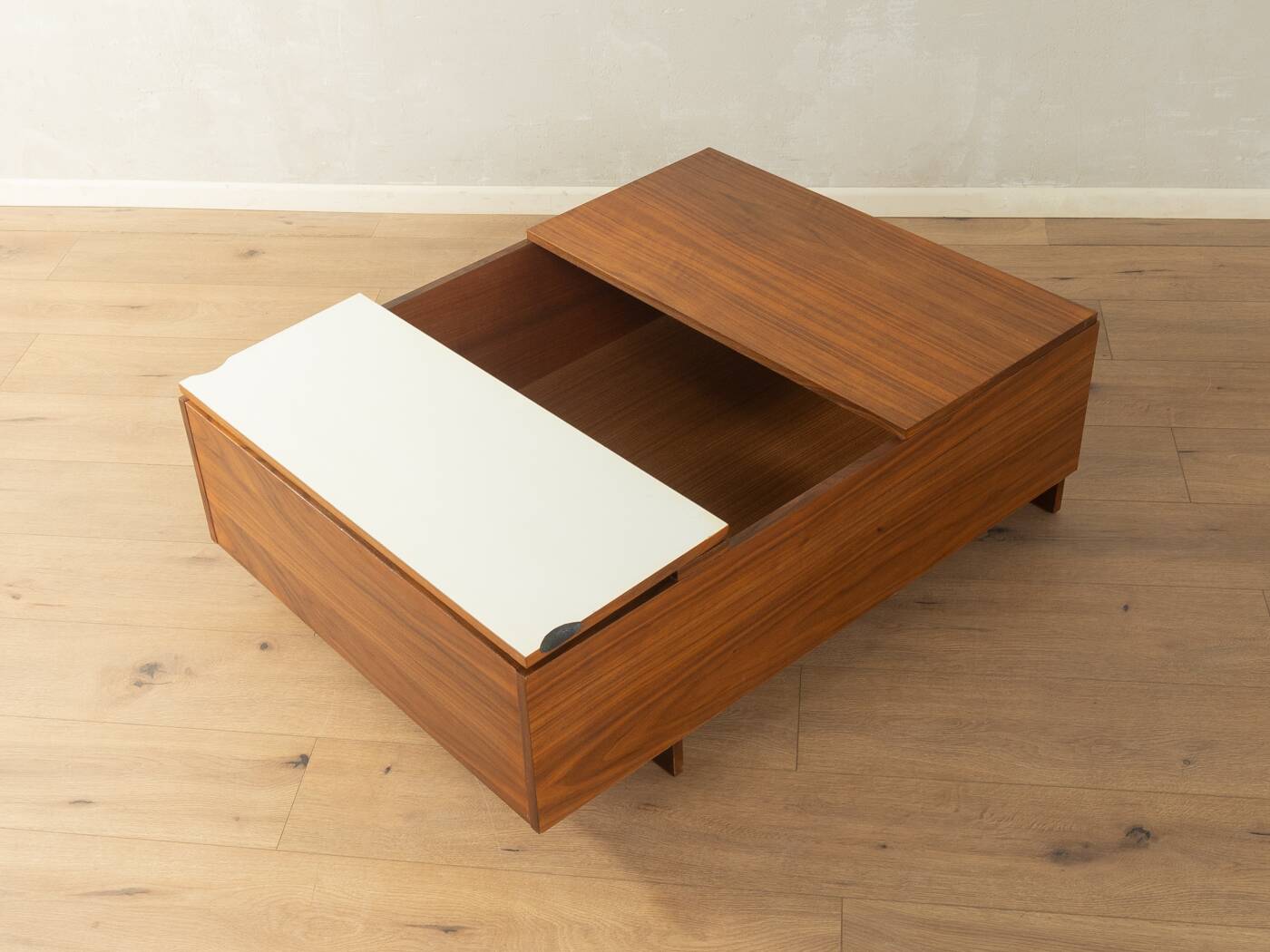 Elegant 1960s walnut veneer coffee table