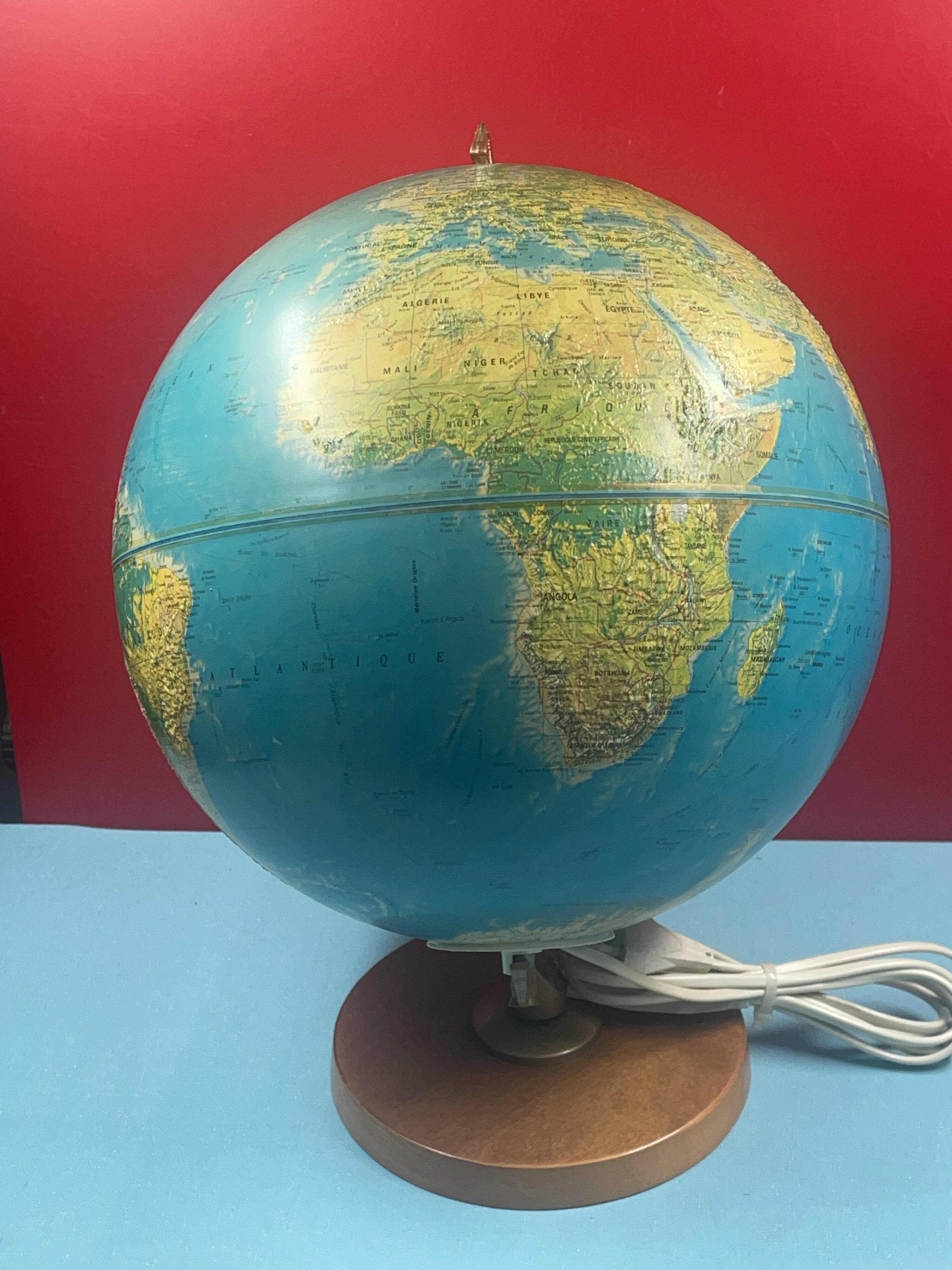 World map, replogle terrestrial globe Horizon Mondiale, Chicago 1970, works