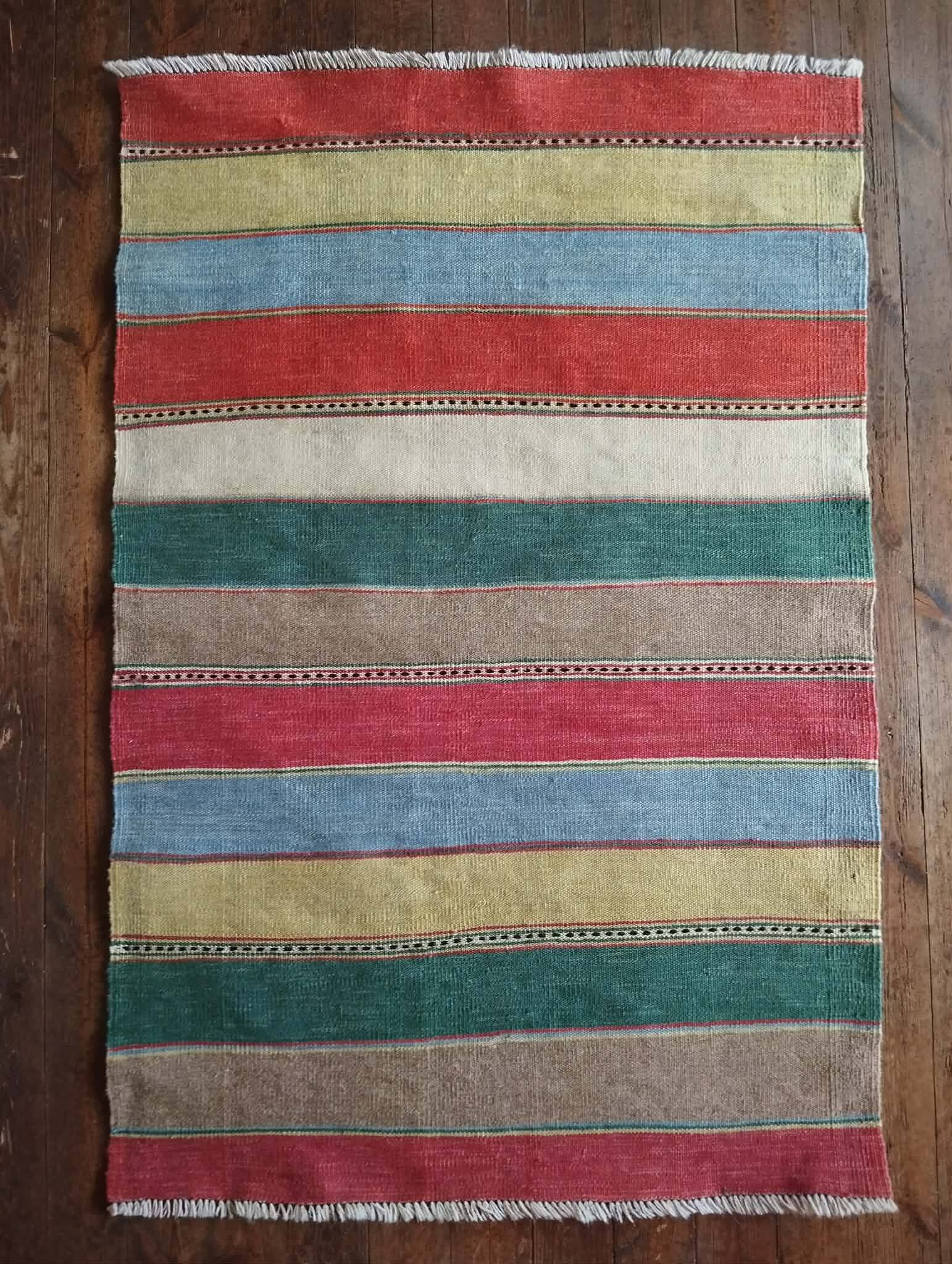 Handmade Persian Qashqai rug 165x110cm