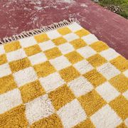 Beni Ouarain checkerboard rug 186x178 cm – Thick wool – Ochre chess pattern