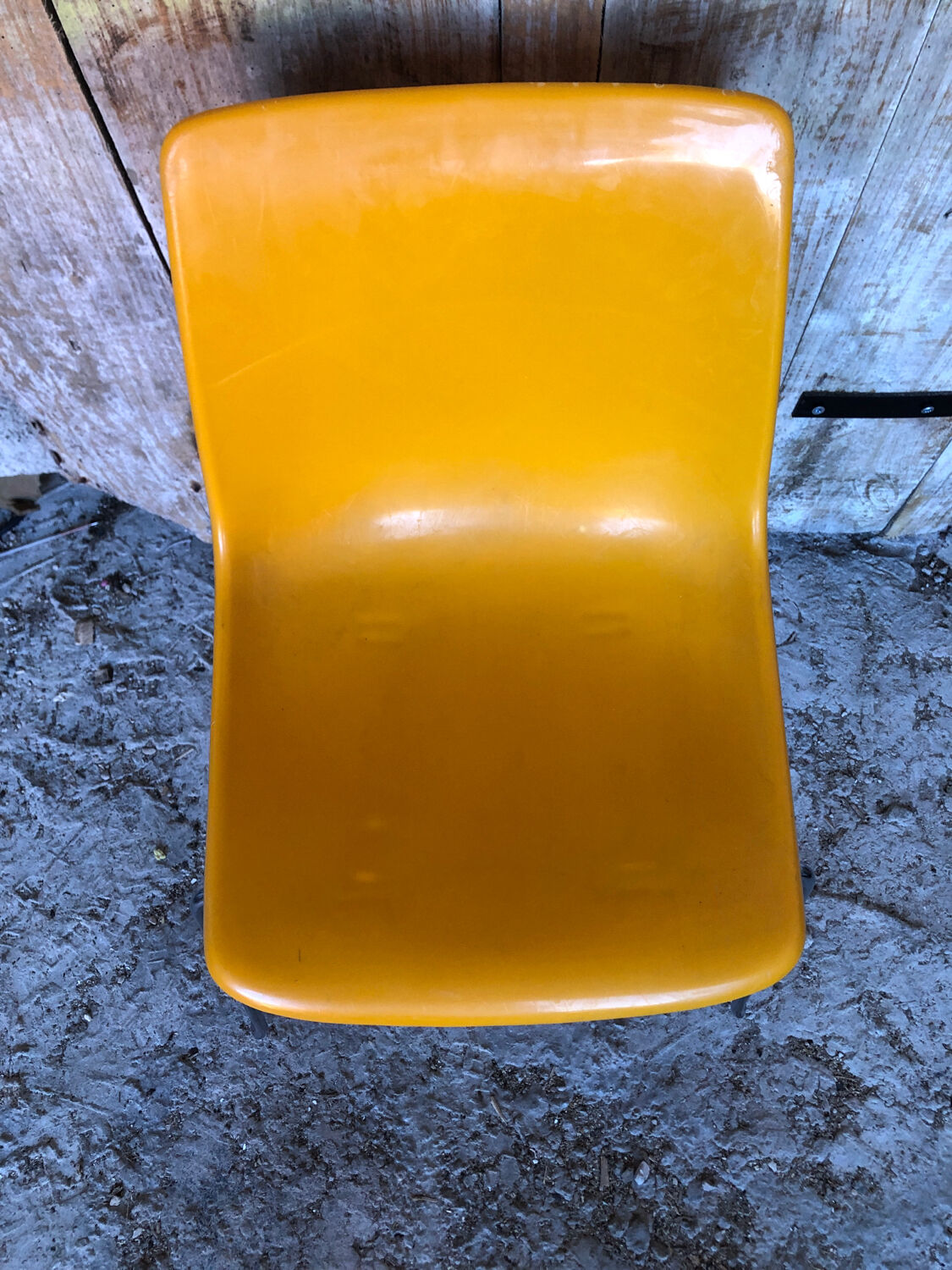 Grosfillex shell chair