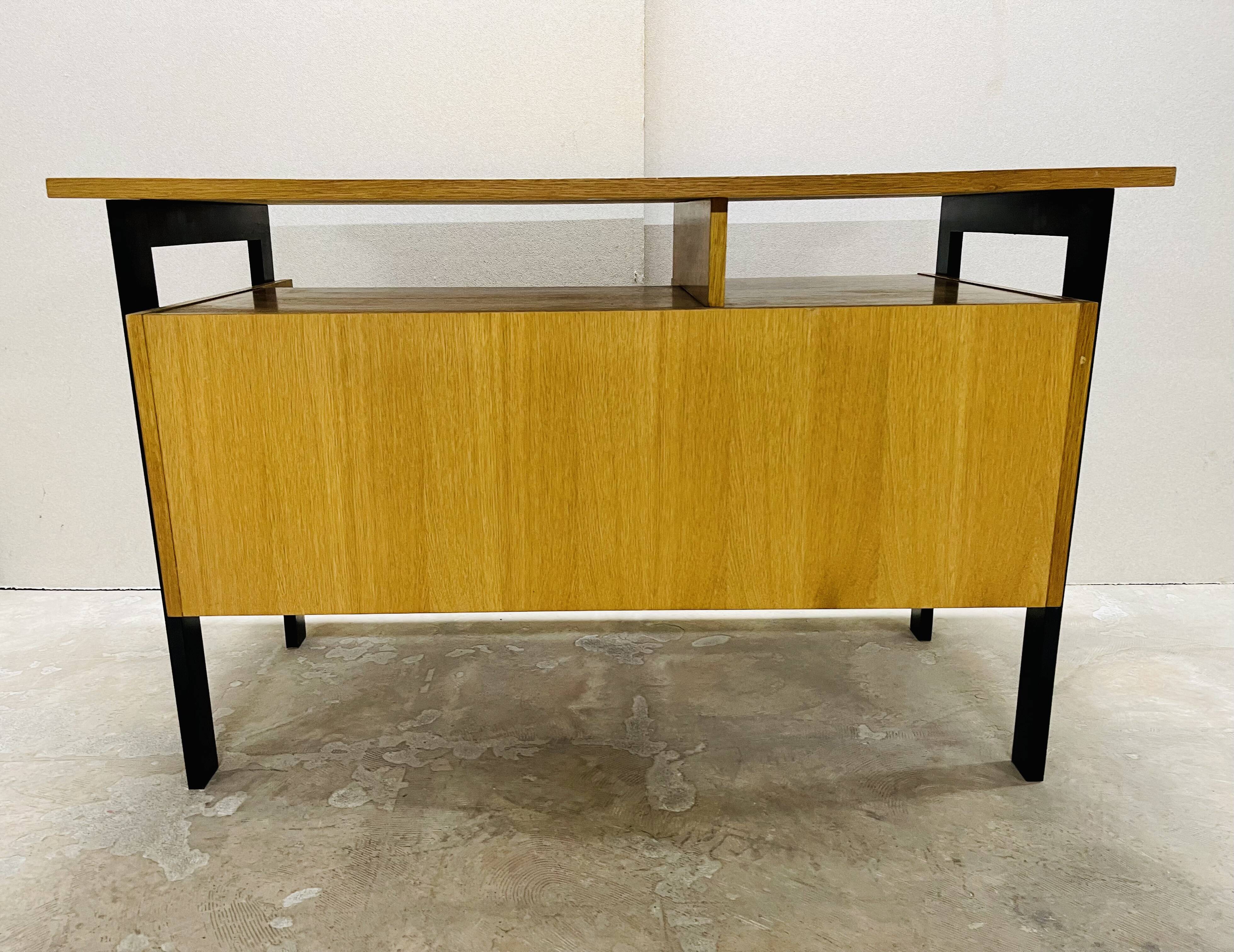 Macif wooden desk