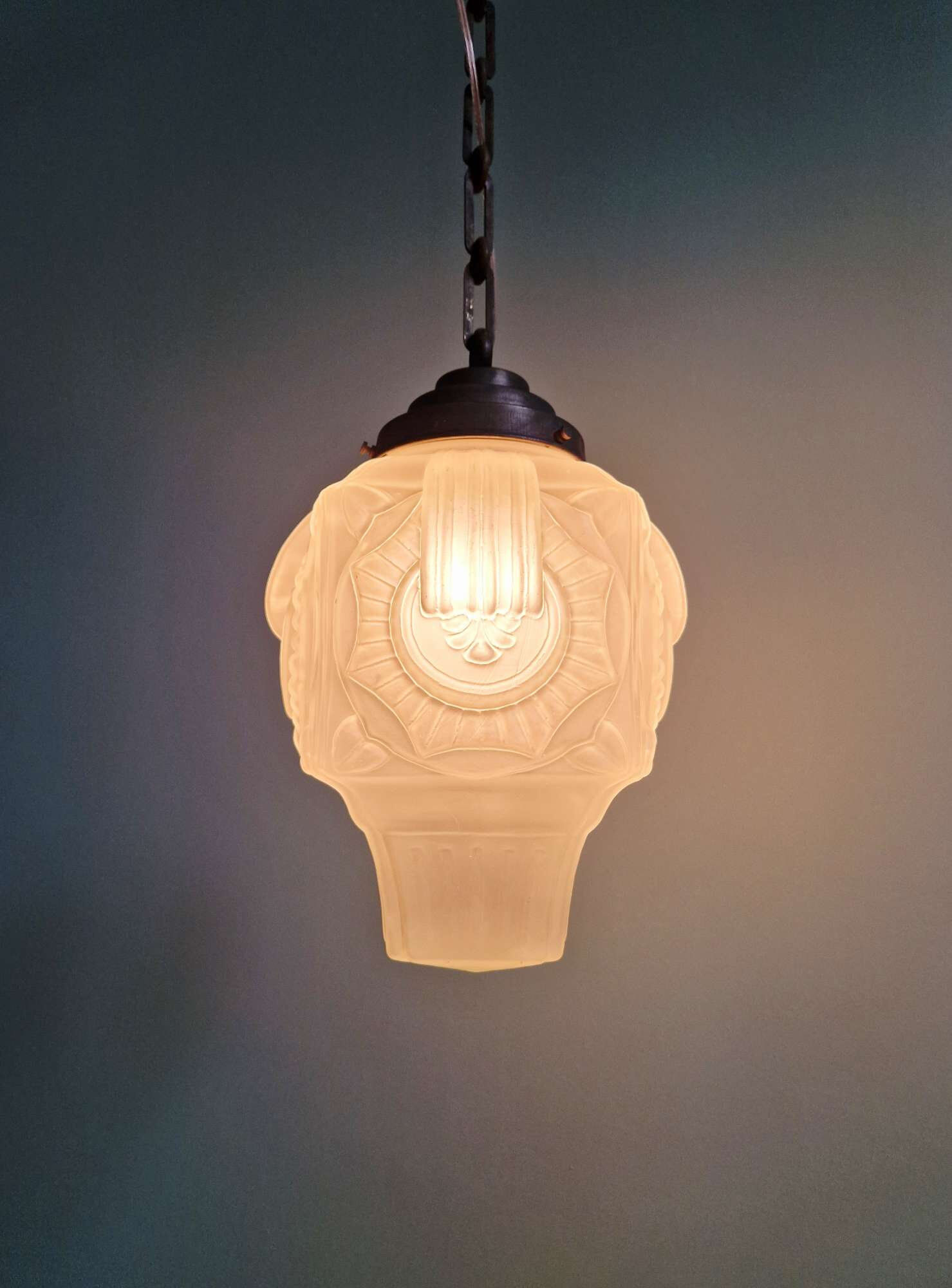Art Deco suspension in frosted pressed moulded glass, 1920s-30s.