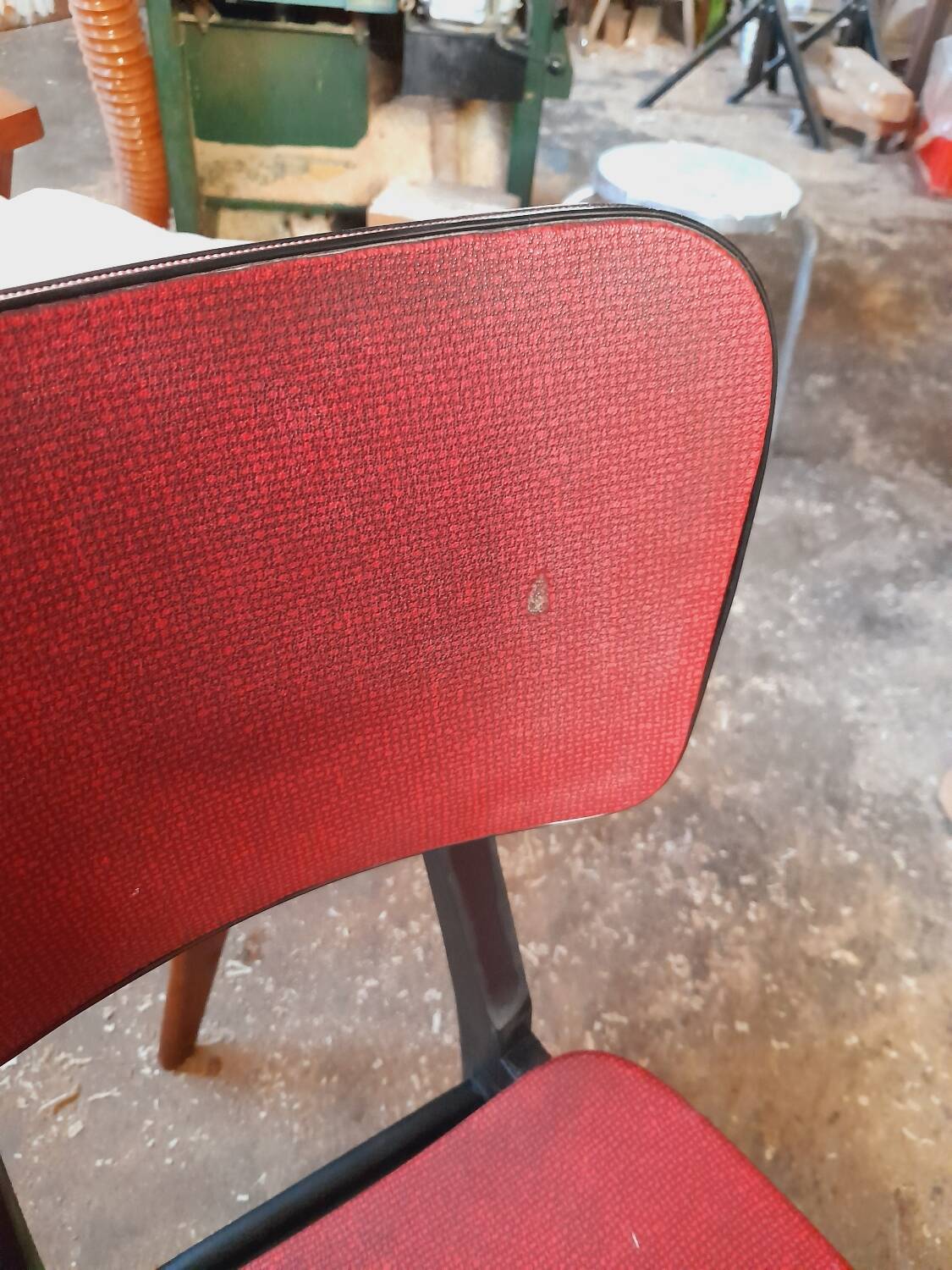 Set of 4 black and red compass foot chairs