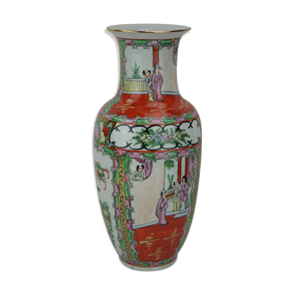 Vase en porcelaine à décor polychrome - milieu XXème siècle