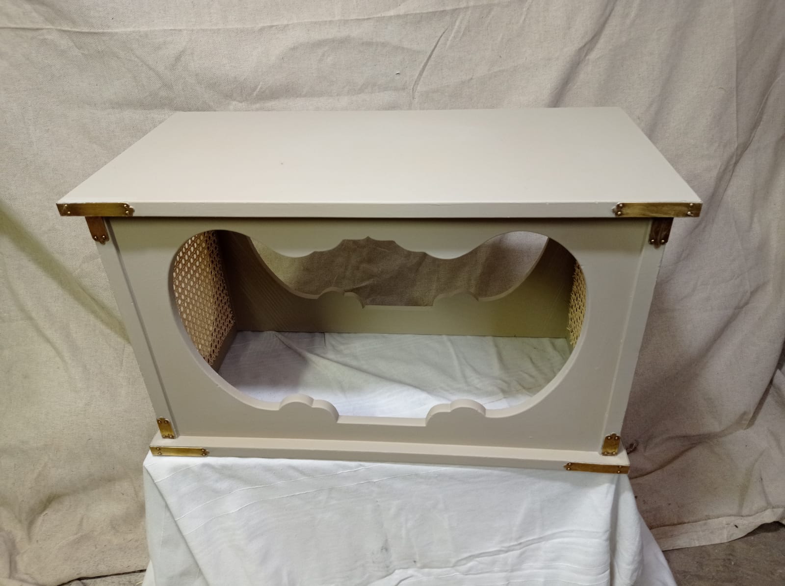 Canning coffee table