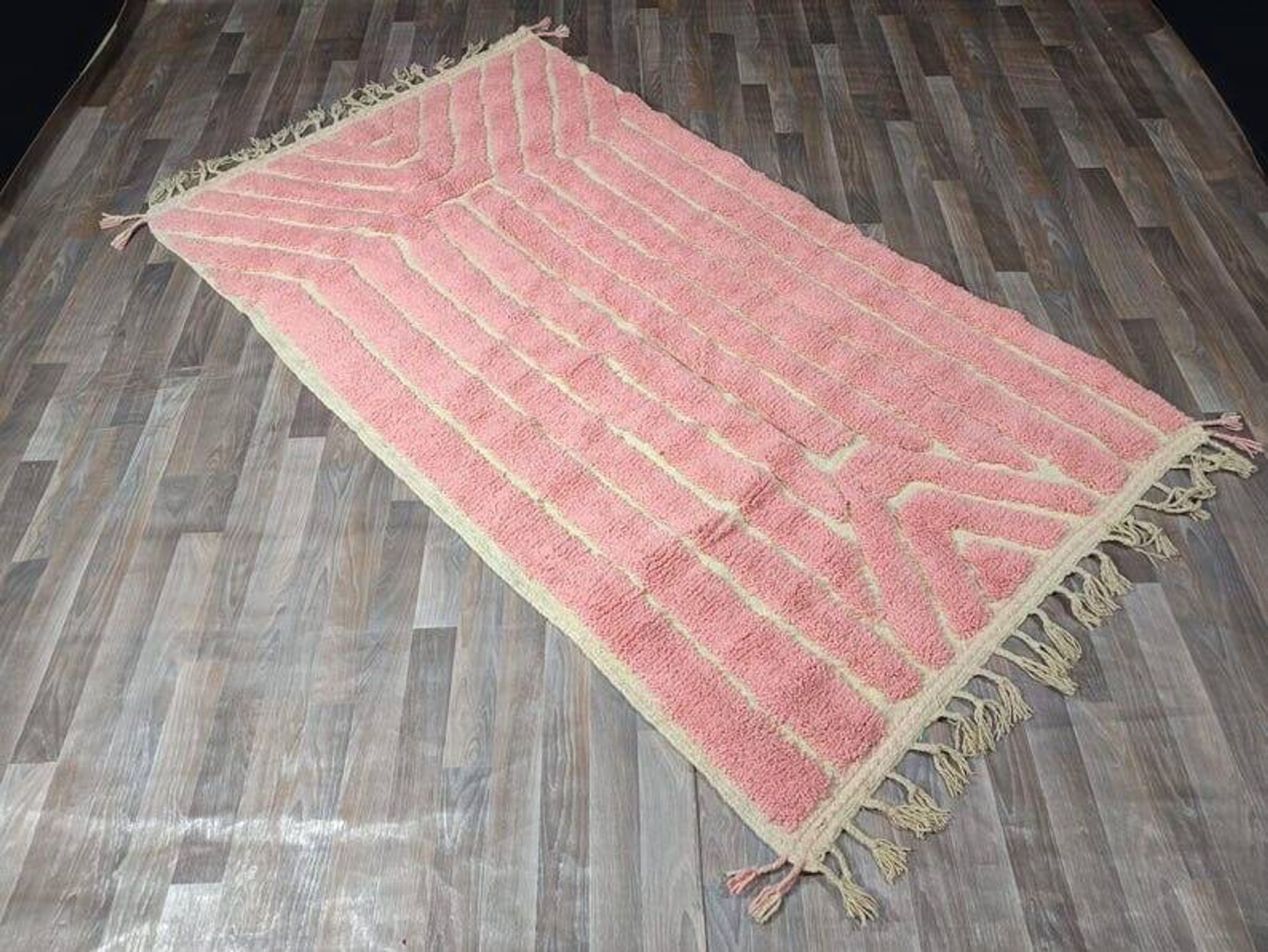 Handmade pure natural wool Berber rug in pink, size 150 x 250 cm.