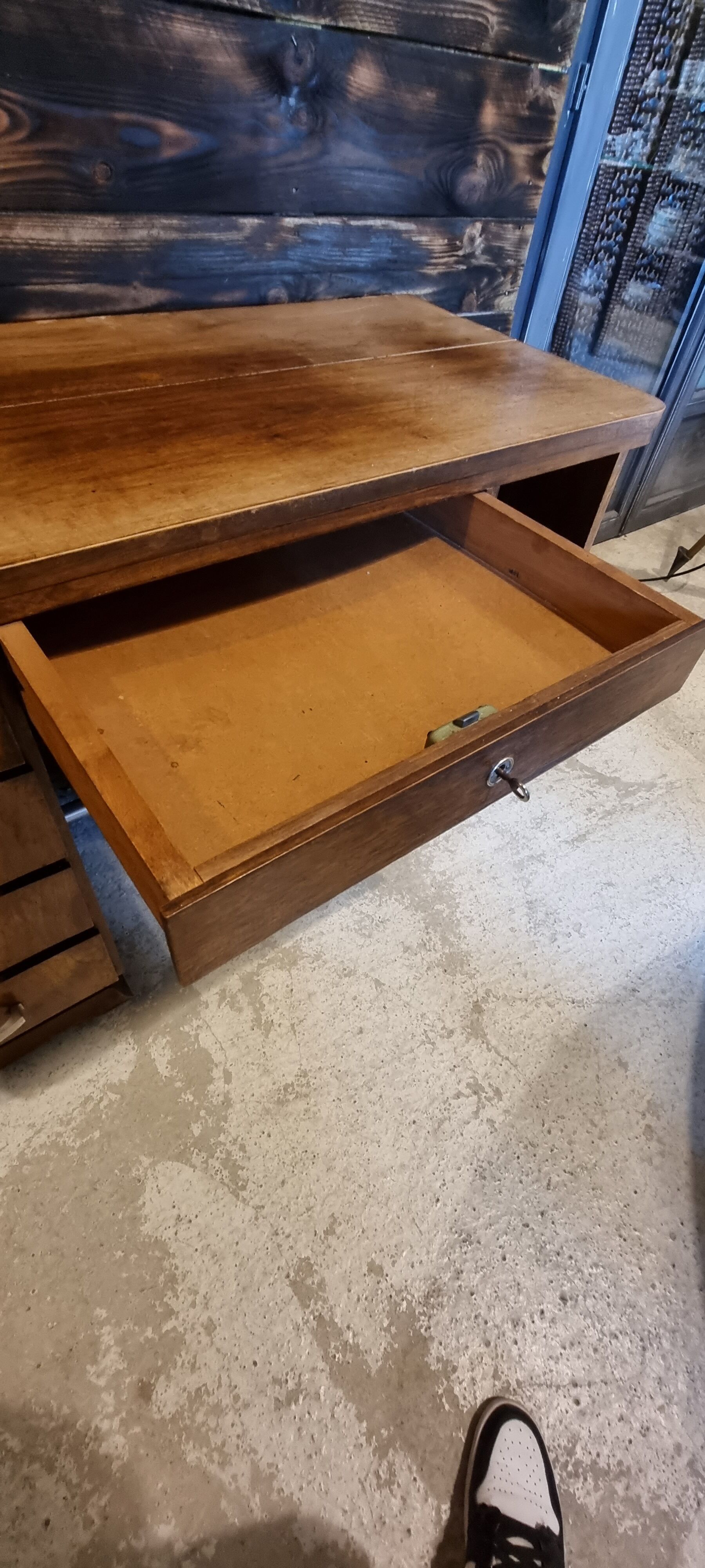 Glass tray desk