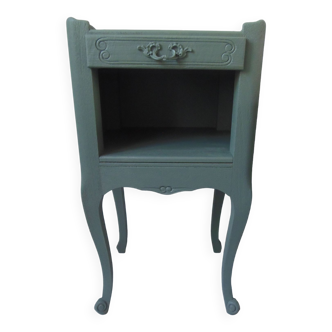 Chevet vintage, 1 tiroir, 1 niche sublimé en vert fumé, finition cirée.
