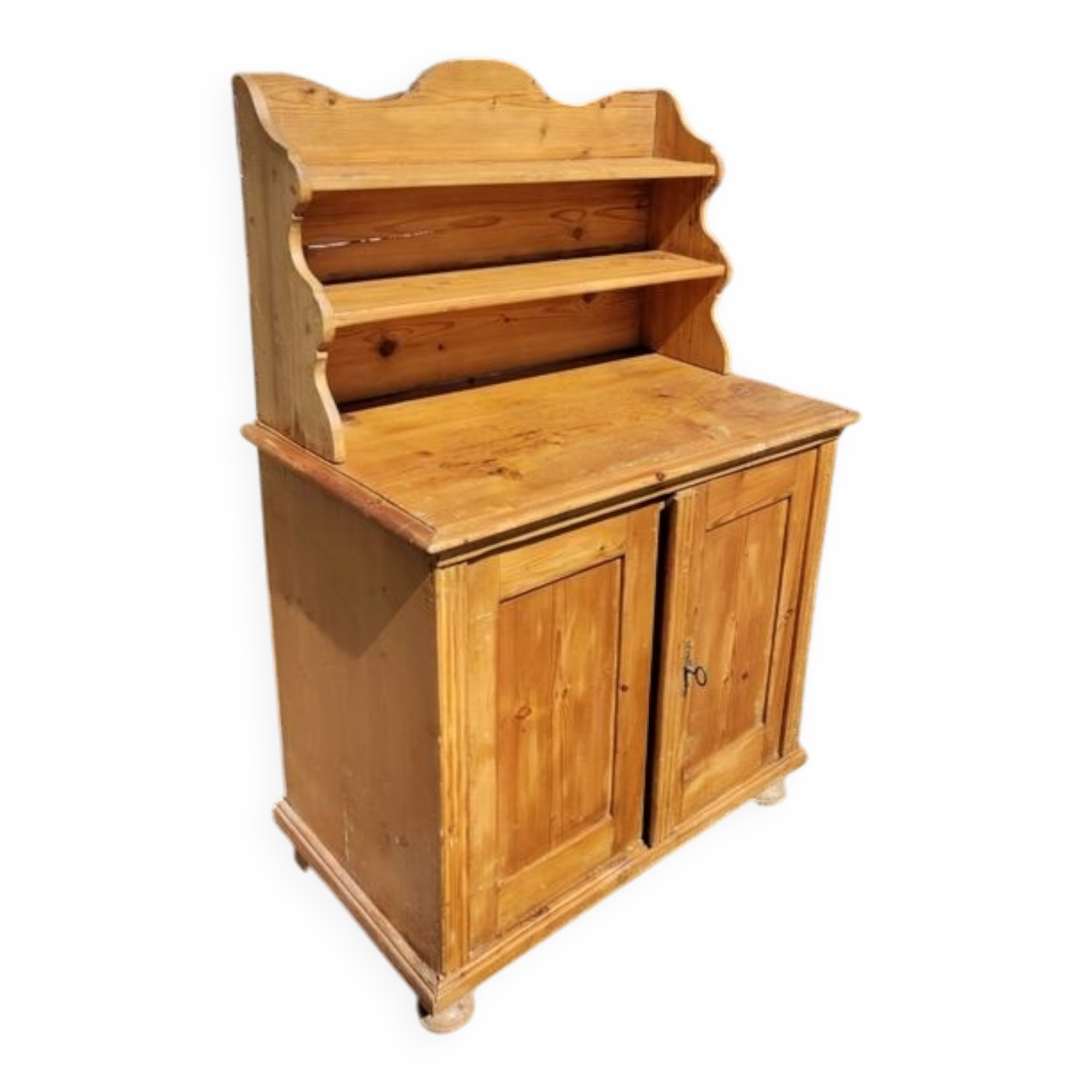 Petit buffet parisien en sapin