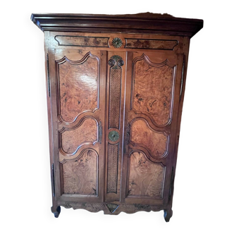 Armoire bressane en bois massif