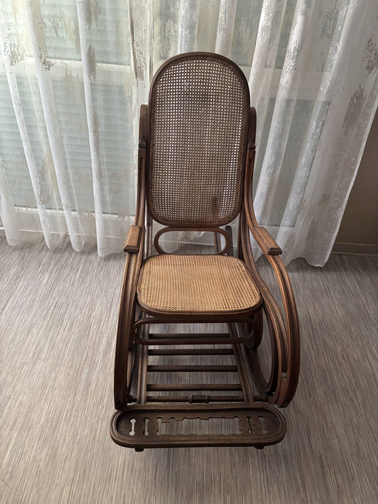 Thonet rattan rocking chair from the 1920s.