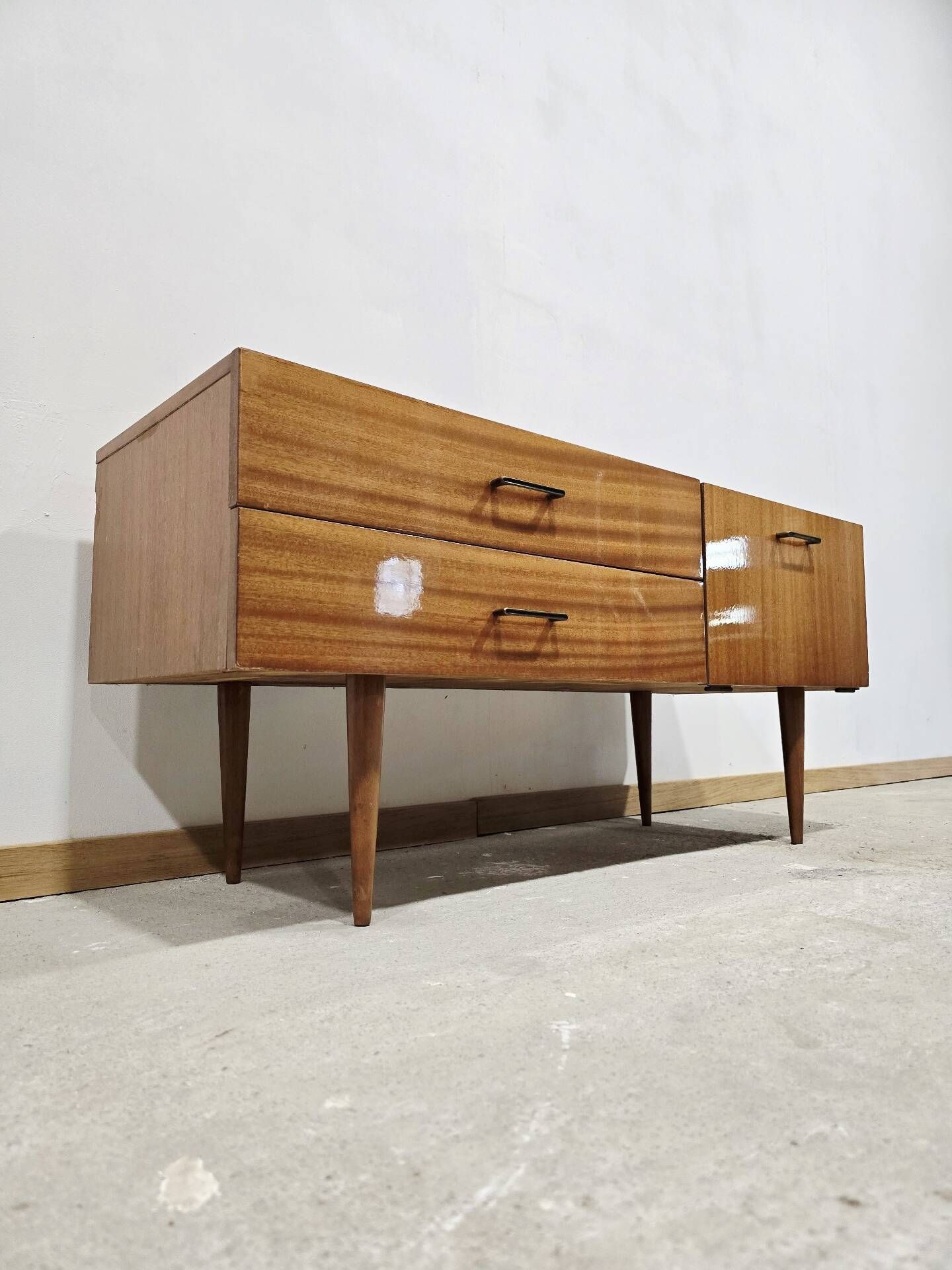 Vintage Mahogany-Coloured Sideboard with Brass Handles – 1990s