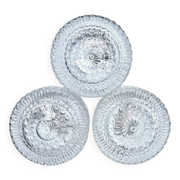 Set de trois appliques / plafonniers ronds en verre moulé