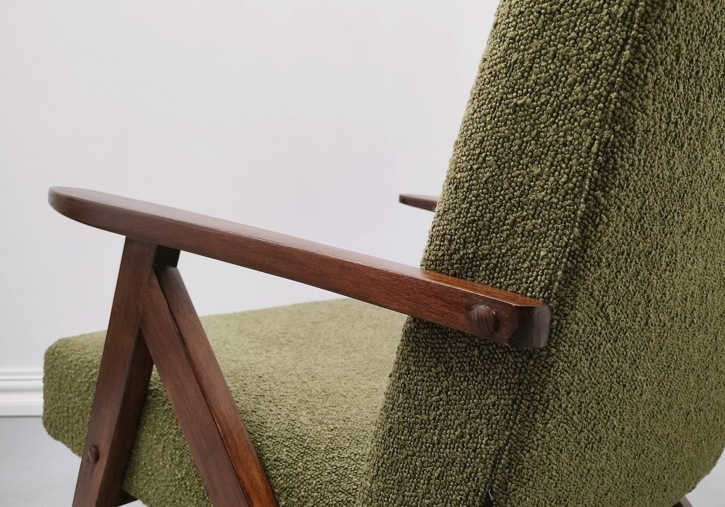 Easy Chair Model B 310 Var in Green Boucle