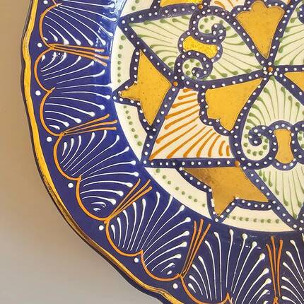 Decorative plate in glazed earthenware HB Quimper with ethnic patterns.