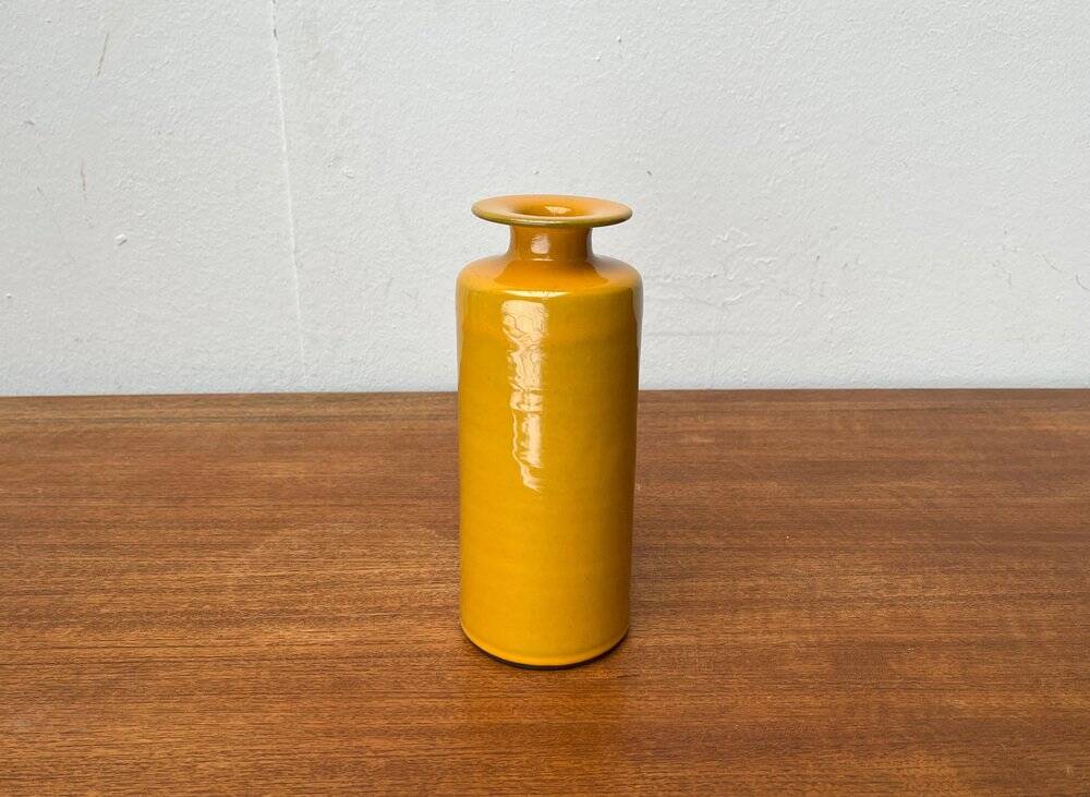 Minimalist vase from a German studio from the mid-century, pottery by BKW Böttger Keramik Wandsbek, Hamburg, 1960s.
