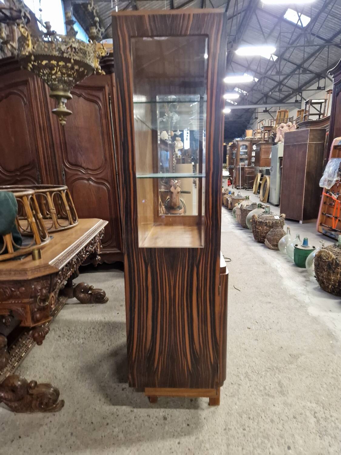 Art Deco shop window