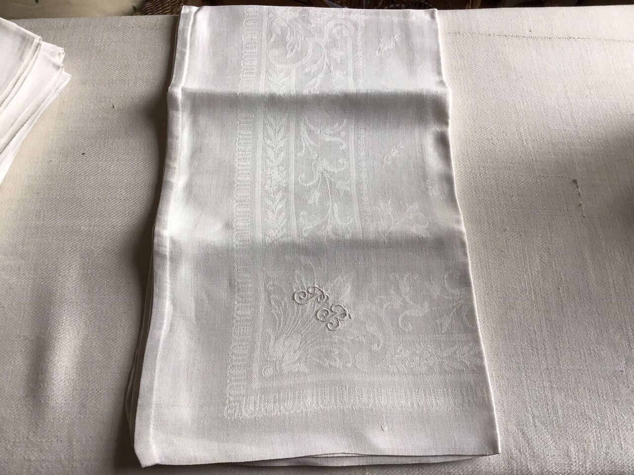 Set of 5 large napkins.