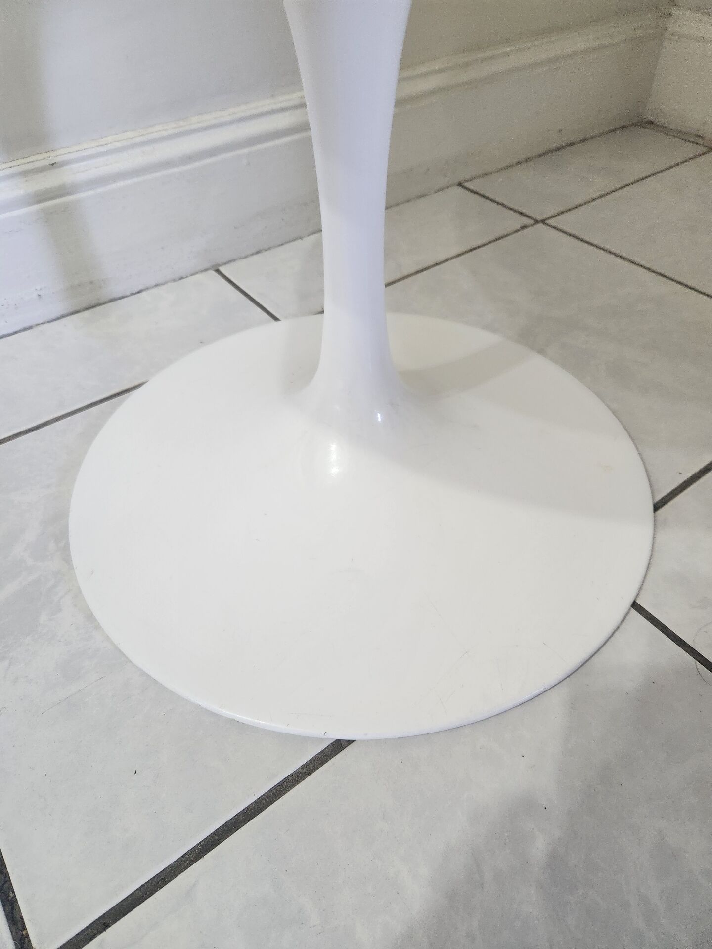 Chaise pivotante Tulip design de Eero Saarinen pour Knoll Int.