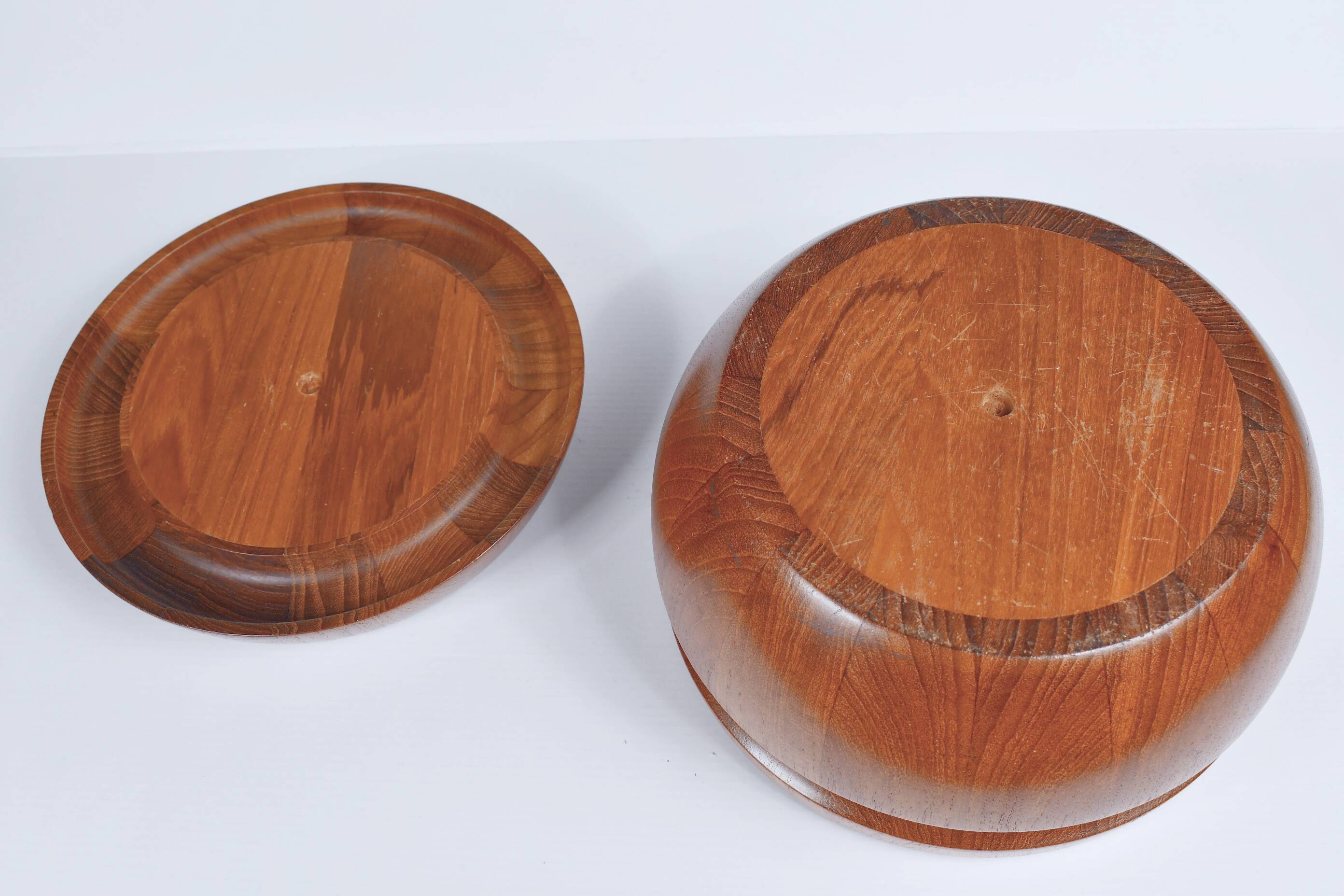 Solid teak bowl with lid. Denmark 1960s (2)