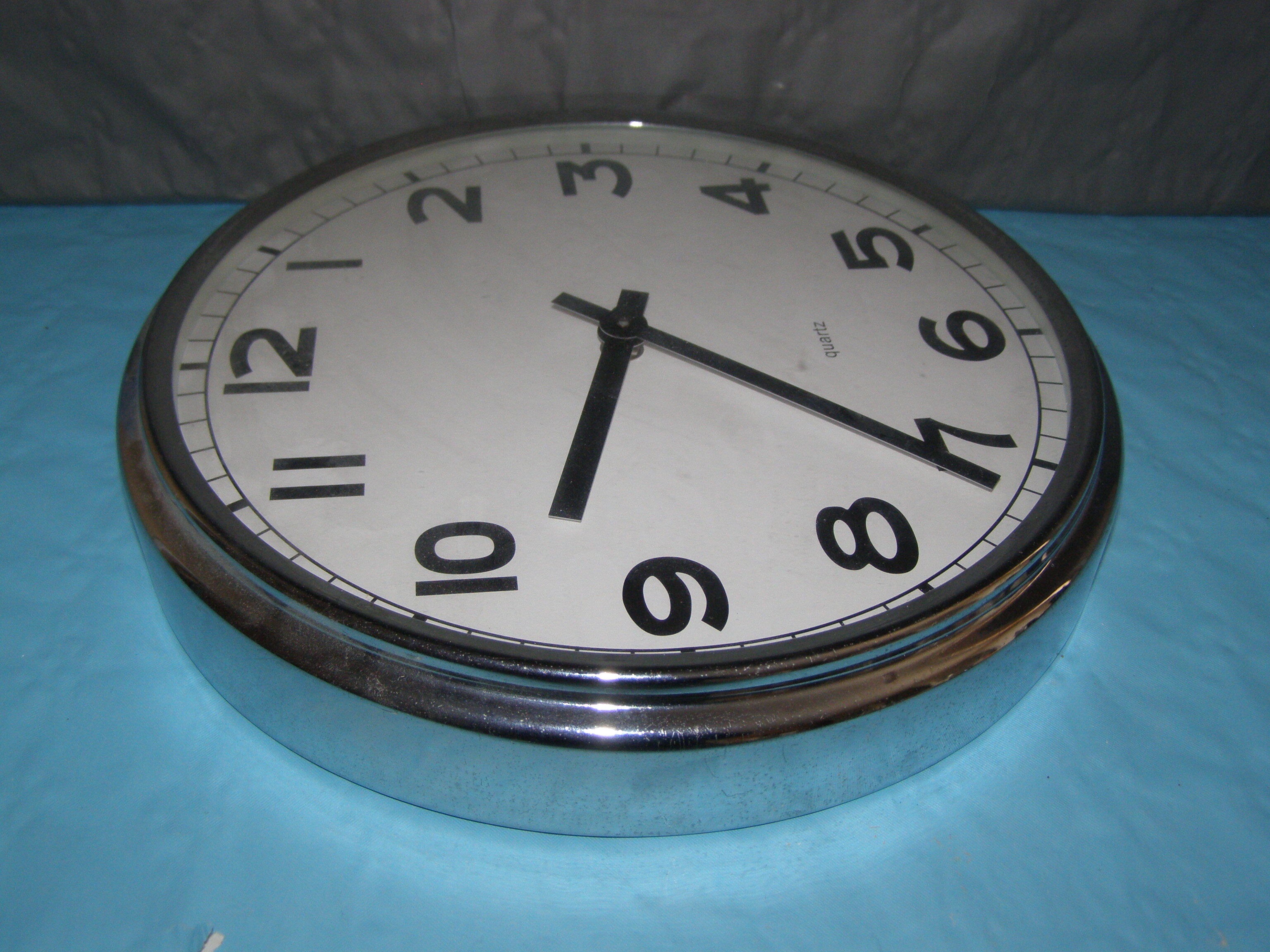 Round wall pendulum quartz mechanism, without ringtone Diameter 32cm