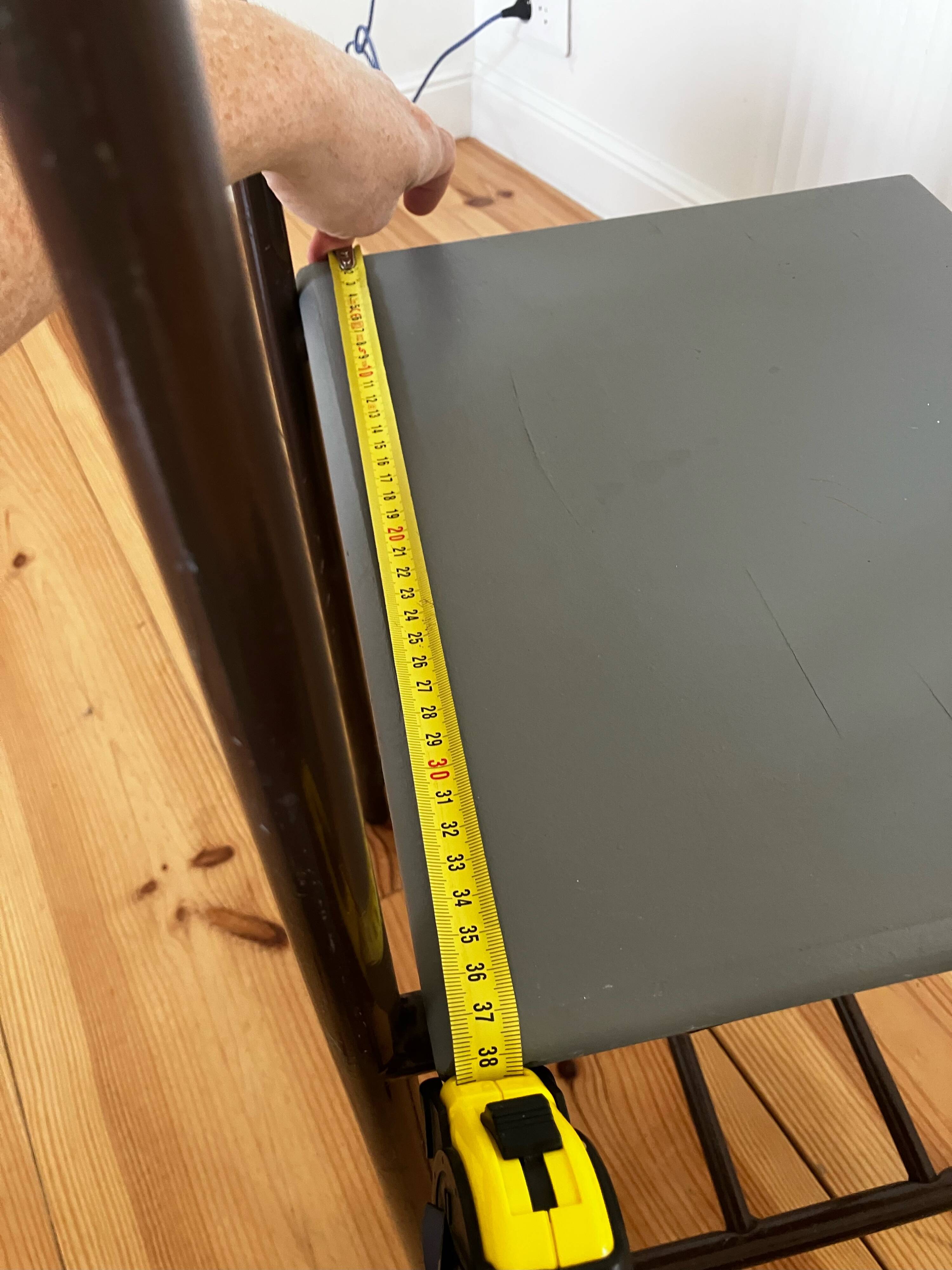 Table de chevet d'internat